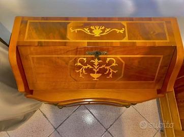 Cassettiera con scrivania a ribalta