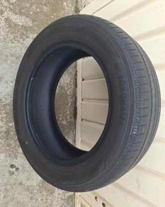 Una gomma Yokohama BluEarth-A AE-50 205/55R16 91V