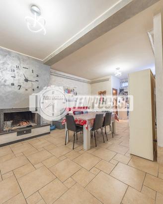 Villino a schiera su tre livelli - Aranova, Via Si