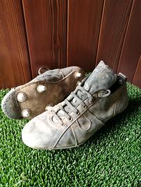 Scarpe da calcio in pelle l'Ascolana, anni '70.