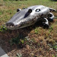 materassino a forma di coccodrillo 