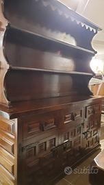 Credenza con piattaia