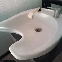 Lavabo per parrucchieri bianco con doccetta