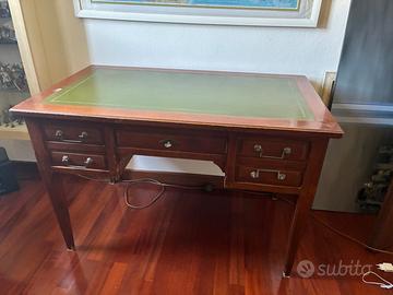 Scrivania e poltrona