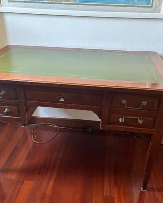 Scrivania e poltrona