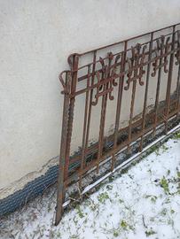 Ringhiera antica per scala in ferro battuto