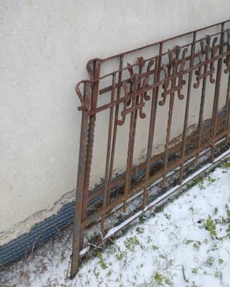 Ringhiera antica per scala in ferro battuto