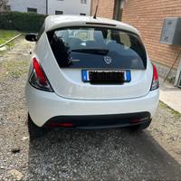 Lancia y