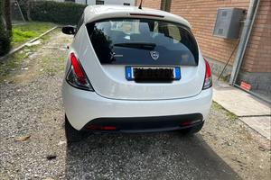 Lancia y