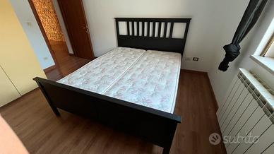 Letto matrimoniale moderno in legno + 2 materassi