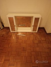 mobiletto bagno, postato sopra al lavandino 