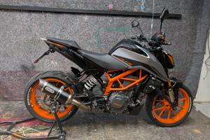 KTM Duke 390 del 2021