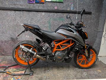 KTM Duke 390 del 2021