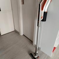 Aspirapolvere multi applicatori 