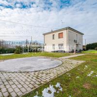 Casa indip. con accessori, corte privata e terreno