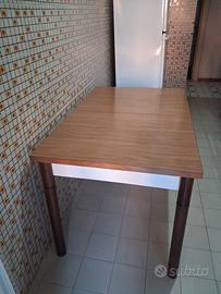 Tavolo da cucina 