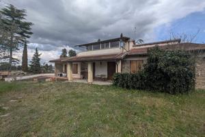 Villa di 383 m² con più di 5 locali e box auto dop