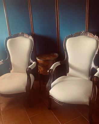 Coppia di poltrone in stile francese Luigi XVI
