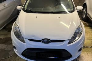 Ford Fiesta 1.4 TDCi 70CV 5 porte Titanium per neo