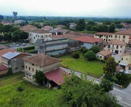 Porzione di rustico da ristrutturare in centro a R