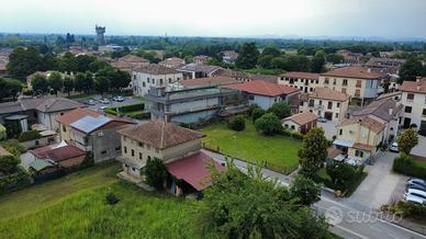 Porzione di rustico da ristrutturare in centro a R