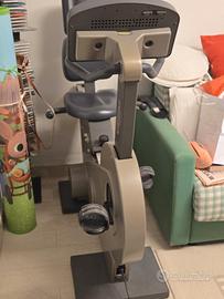 cyclette reclinata technogym