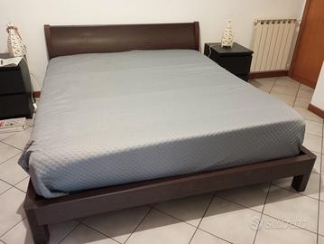 letto matrimoniale con comodini 