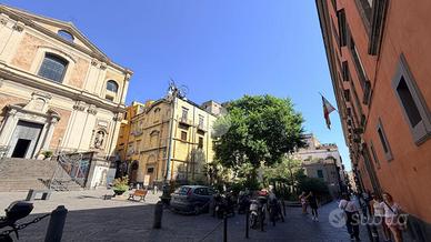 MULTILOCALE A NAPOLI