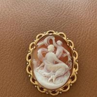 Spilla cammeo su montatura in oro 18k