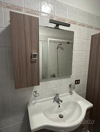 Mobile per bagno con lavabo