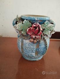 vaso vintage in terracotta con decori in ferro bat