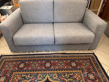 Divano letto grigio in tessuto