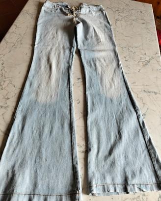 jeans a vita bassa a zampa d'elefante 