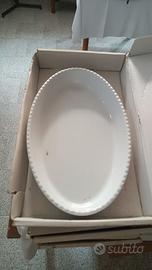 Pirofile in ceramica robusta e resistenti nuove
