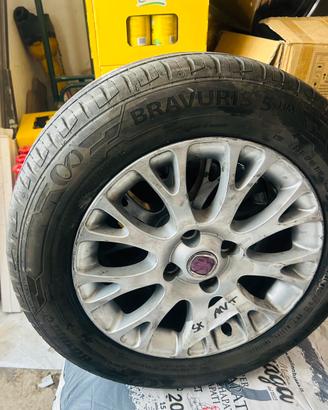 4 Cerchi in lega Fiat con le gomme
