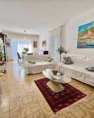 Appartamento di 145 m² con più di 5 locali e box a
