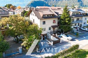 Casa bifamiliare con giardino a Ora