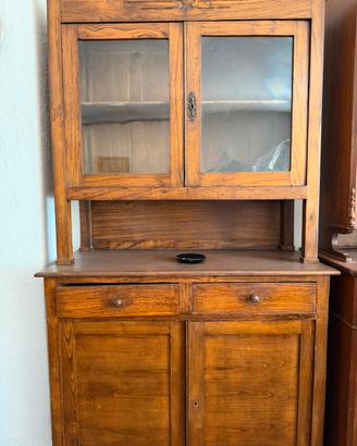 Credenza a doppio corpo con vetrina