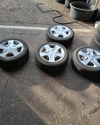 4 cerchi in ferro completi di gomme r16