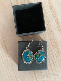 Orecchini ovali con fiori veri