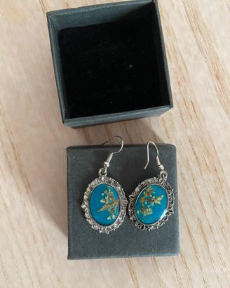 Orecchini ovali con fiori veri