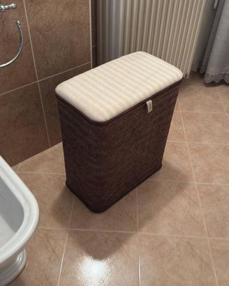 Cesto portabiancheria con coperchio imbottito