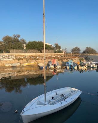 Deriva vela 420 pronta a navigare