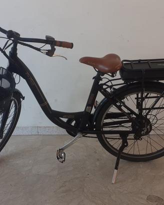 BICI ELETTRICA POCO USATA