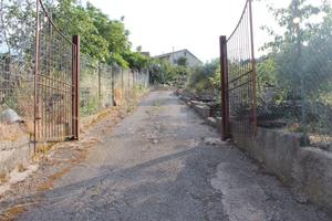 Terreno di 3.000 mq con 2 ruderi