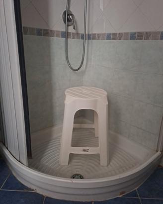 Sgabello doccia per anziani