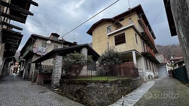 Villetta a schiera di 300 m² con più di 5 locali e
