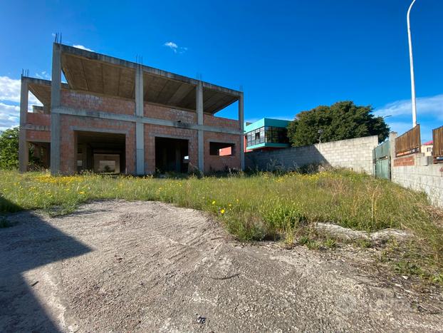 Settimo San Pietro: Capannone industriale