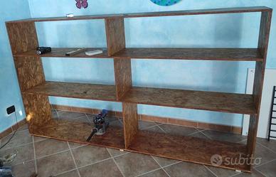 Scaffale / libreria in OSB su misura – ideale gara