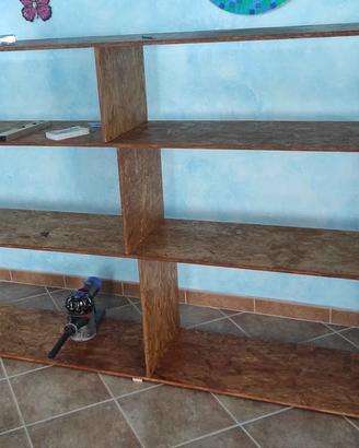 Scaffale / libreria in OSB su misura – ideale gara